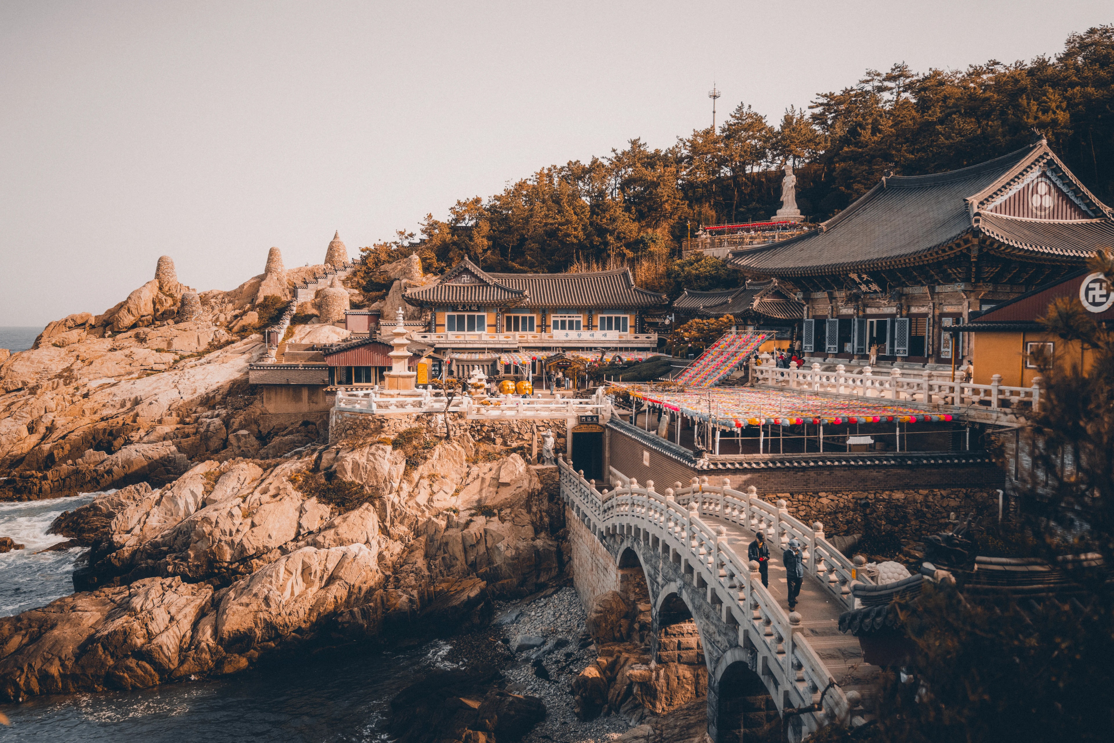 The rocky shoreline below Haedong Yonggungsa